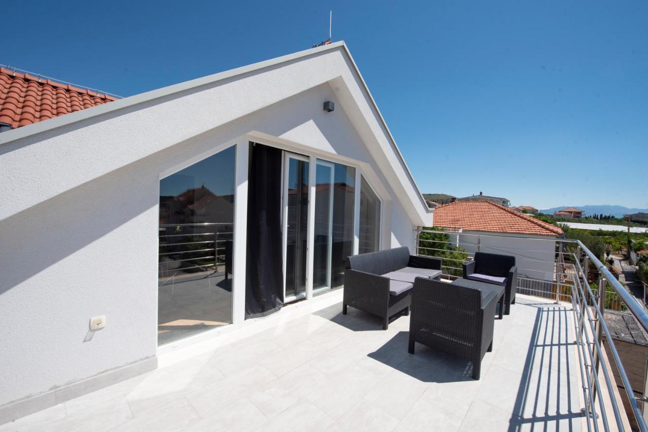 Sunny Attic Apartment With Balcony & Modern City Apartment With Outdoor Area, No Balcony Trogir Exterior foto
