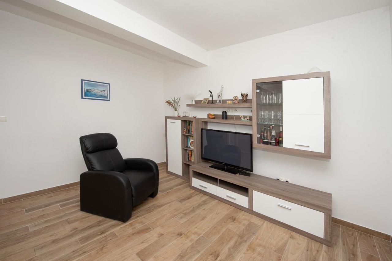 Sunny Attic Apartment With Balcony & Modern City Apartment With Outdoor Area, No Balcony Trogir Exterior foto