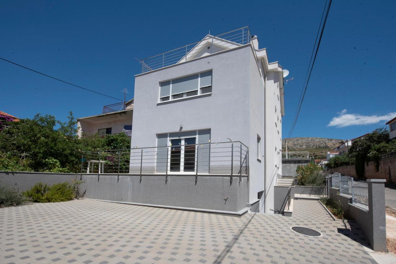 Sunny Attic Apartment With Balcony & Modern City Apartment With Outdoor Area, No Balcony Trogir Exterior foto